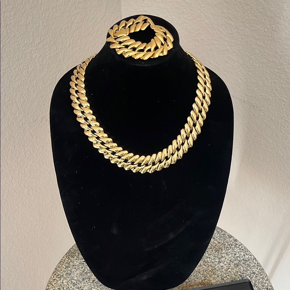 Elegant Gold Necklace Set